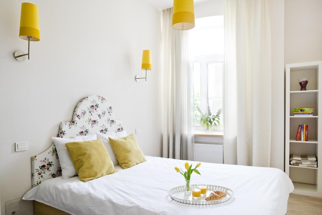 Bright Apartment In Old Town By Urban Rent Vilnius Bagian luar foto
